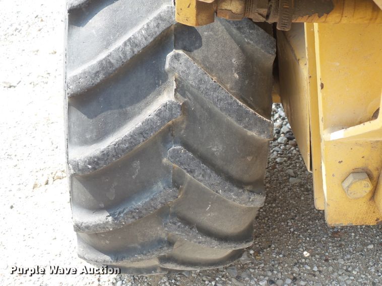 image for item HF9576 1990 Vermeer V-430A  cable plow