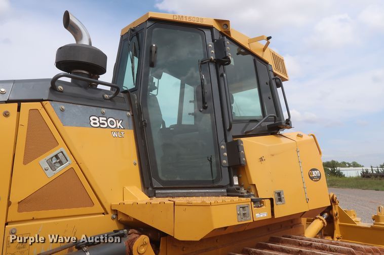 image for item HJ9367 2015 John Deere 850K WLT  dozer