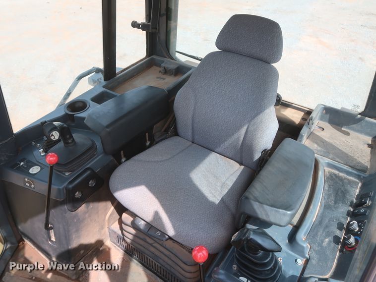 image for item HJ9368 2015 John Deere 750K WLT  dozer