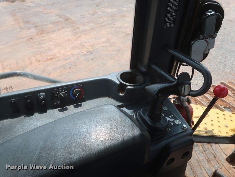 image for item HJ9368 2015 John Deere 750K WLT  dozer