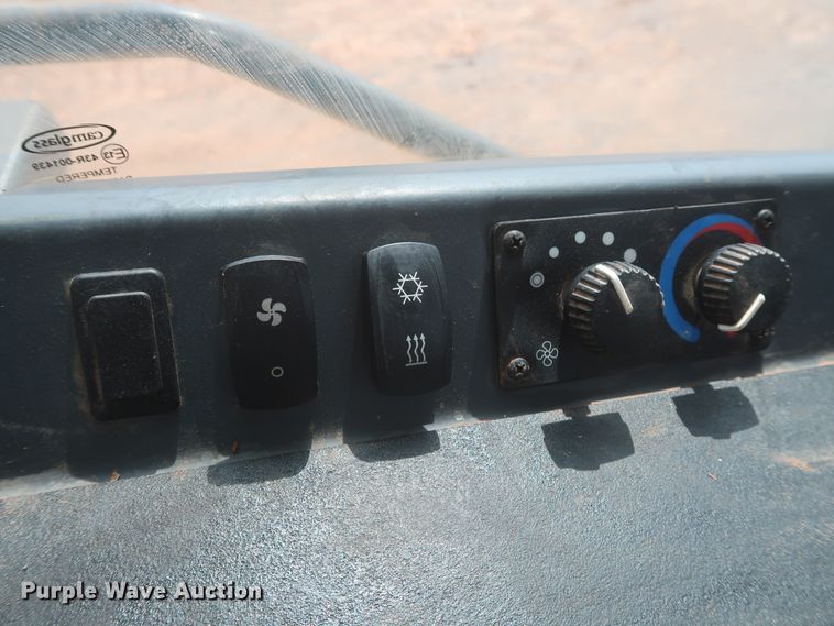 image for item HJ9368 2015 John Deere 750K WLT  dozer