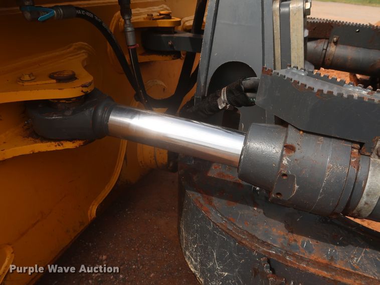 image for item HJ9368 2015 John Deere 750K WLT  dozer