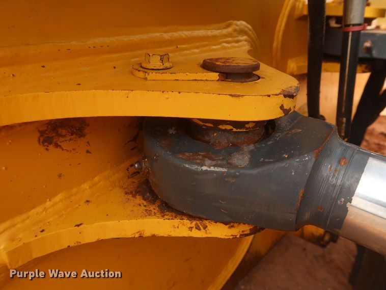 image for item HJ9368 2015 John Deere 750K WLT  dozer