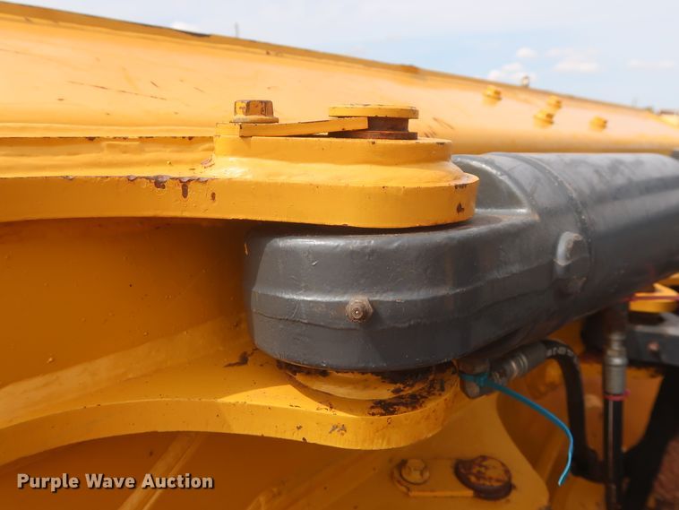 image for item HJ9368 2015 John Deere 750K WLT  dozer