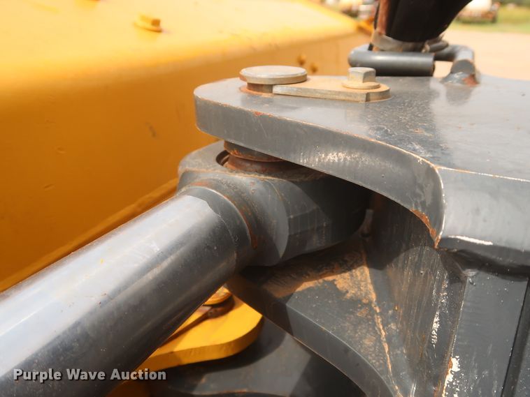 image for item HJ9368 2015 John Deere 750K WLT  dozer