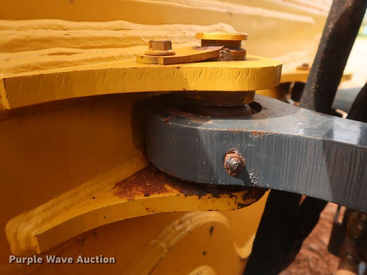 image for item HJ9368 2015 John Deere 750K WLT  dozer