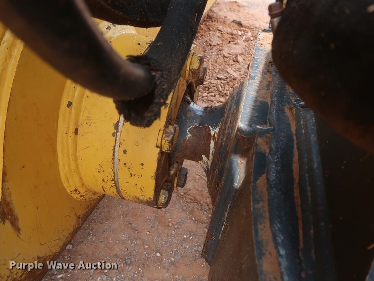 image for item HJ9368 2015 John Deere 750K WLT  dozer