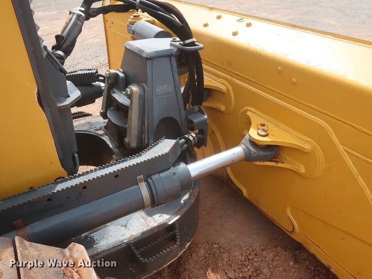 image for item HJ9368 2015 John Deere 750K WLT  dozer