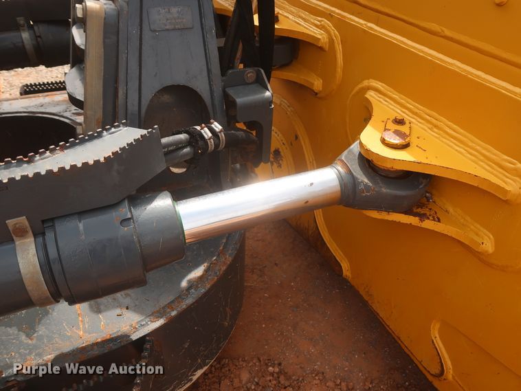 image for item HJ9368 2015 John Deere 750K WLT  dozer