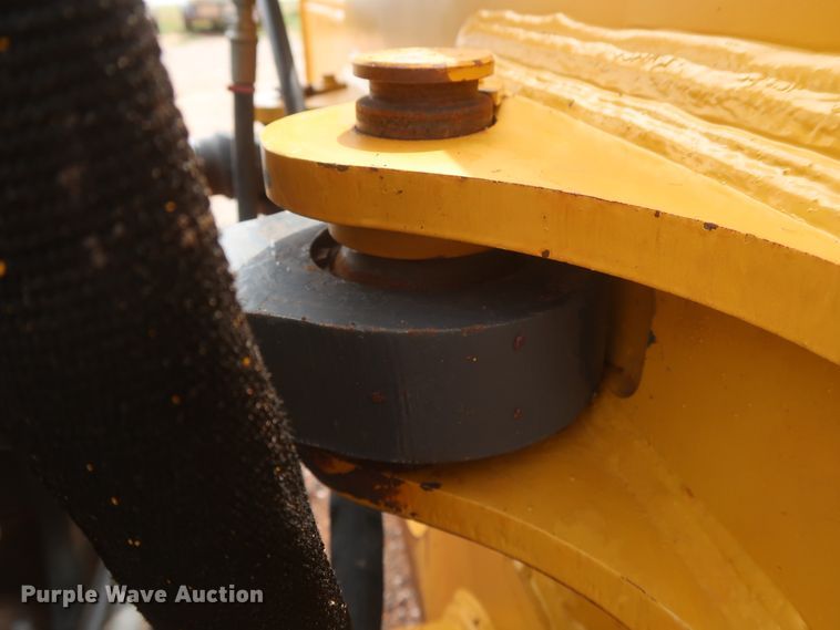 image for item HJ9368 2015 John Deere 750K WLT  dozer