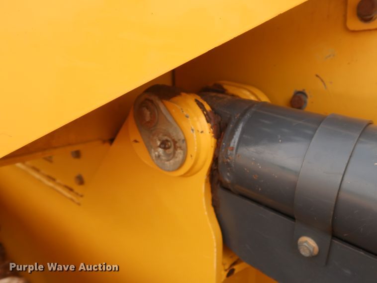 image for item HJ9368 2015 John Deere 750K WLT  dozer