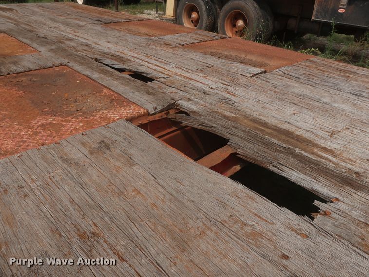 image for item HJ9378 2009 Trail King equipment trailer