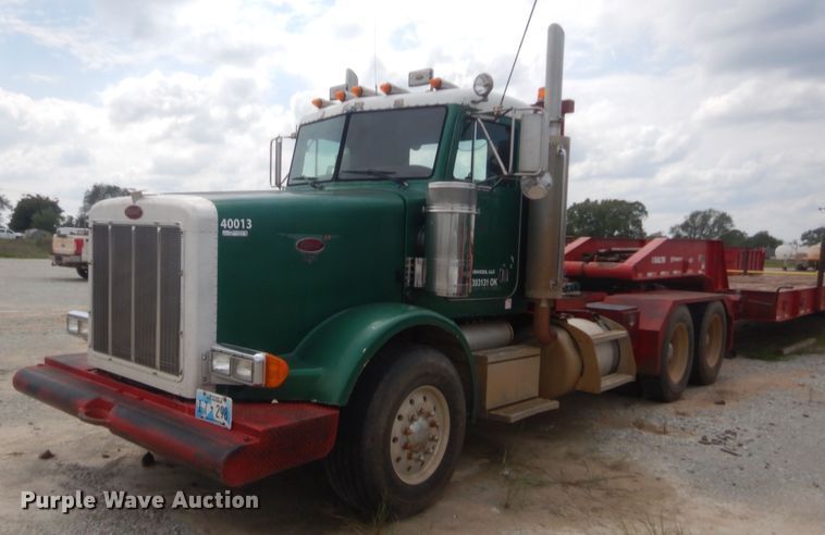 image for item HJ9379 2001 Peterbilt 378  semi truck