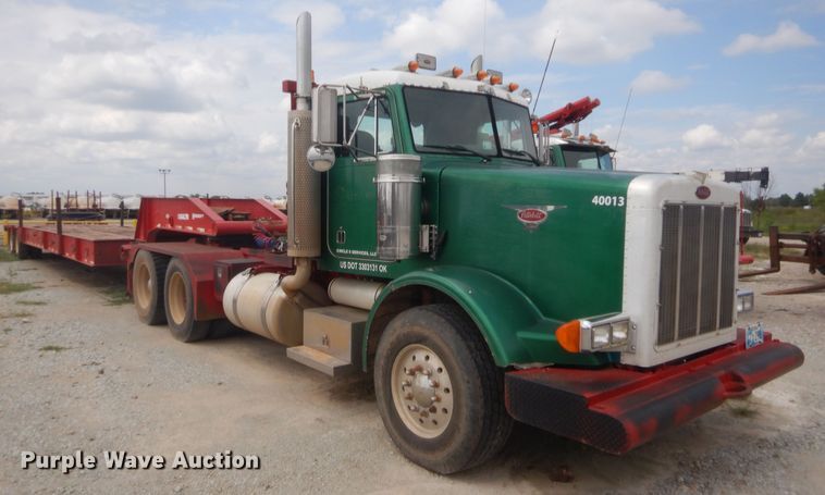 image for item HJ9379 2001 Peterbilt 378  semi truck