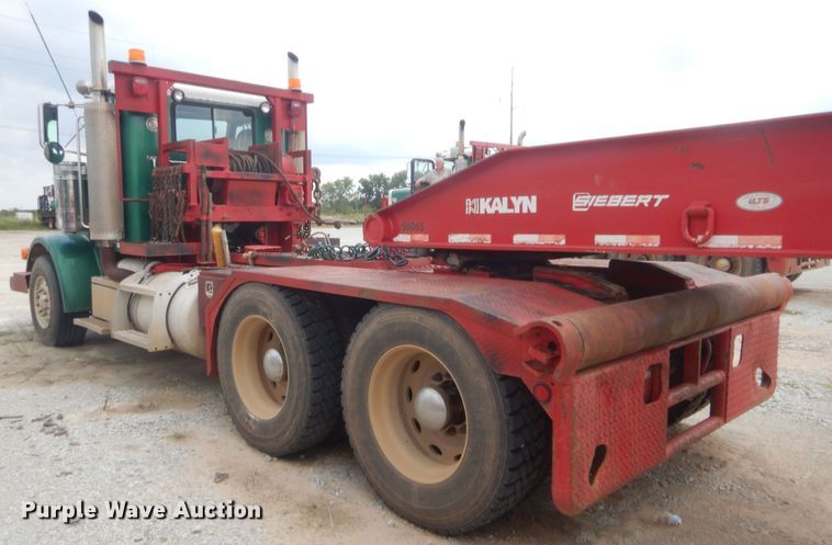 image for item HJ9379 2001 Peterbilt 378  semi truck