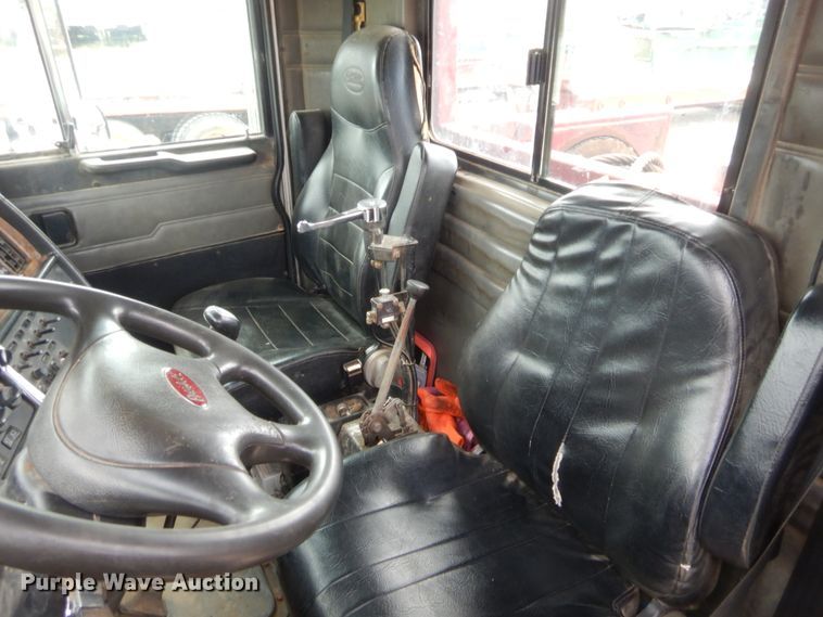 image for item HJ9379 2001 Peterbilt 378  semi truck