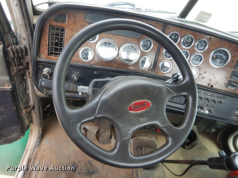 image for item HJ9379 2001 Peterbilt 378  semi truck