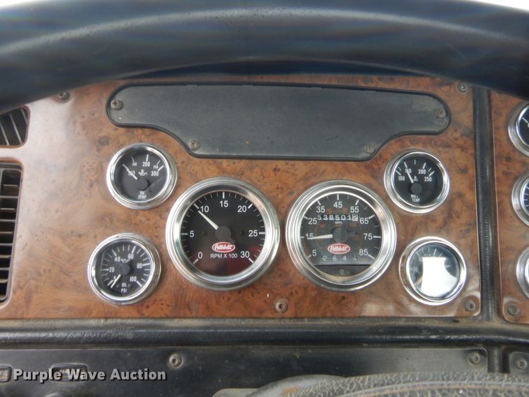 image for item HJ9379 2001 Peterbilt 378  semi truck