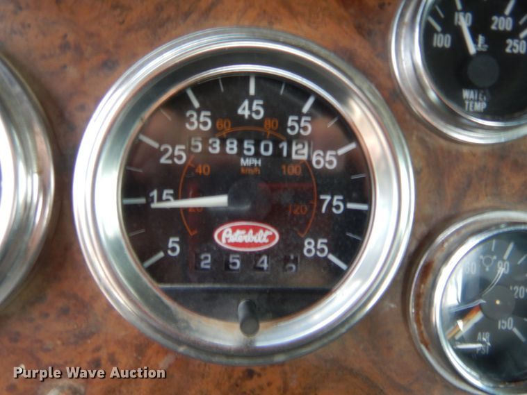 image for item HJ9379 2001 Peterbilt 378  semi truck