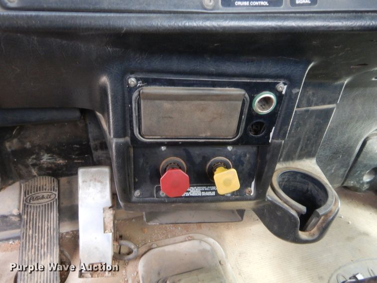 image for item HJ9379 2001 Peterbilt 378  semi truck