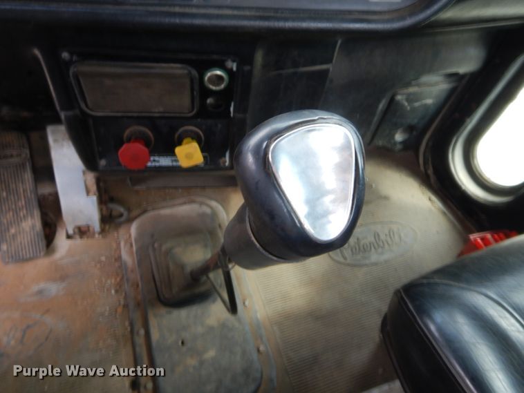 image for item HJ9379 2001 Peterbilt 378  semi truck