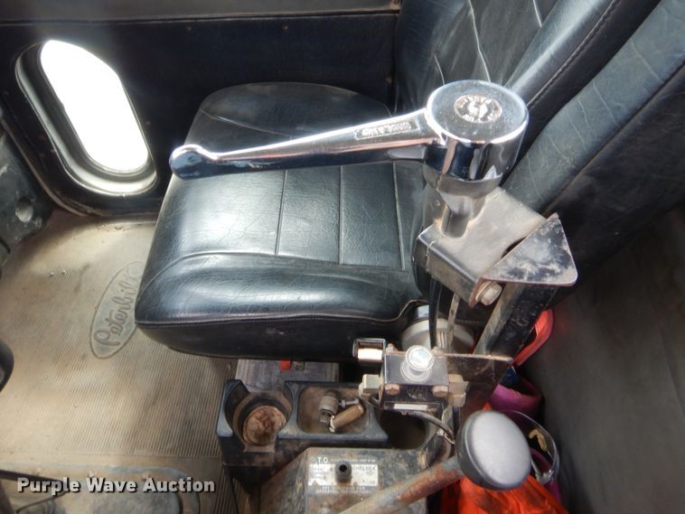 image for item HJ9379 2001 Peterbilt 378  semi truck