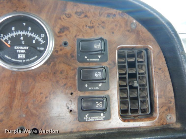 image for item HJ9379 2001 Peterbilt 378  semi truck