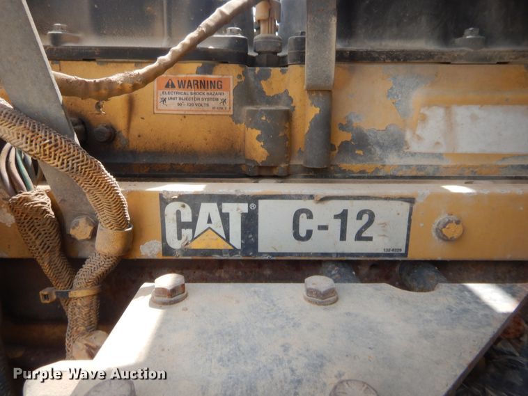 image for item HJ9379 2001 Peterbilt 378  semi truck