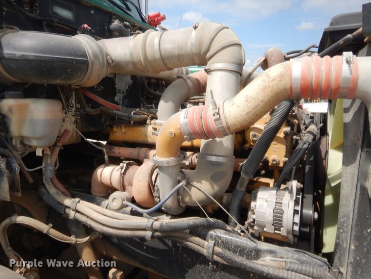 image for item HJ9379 2001 Peterbilt 378  semi truck