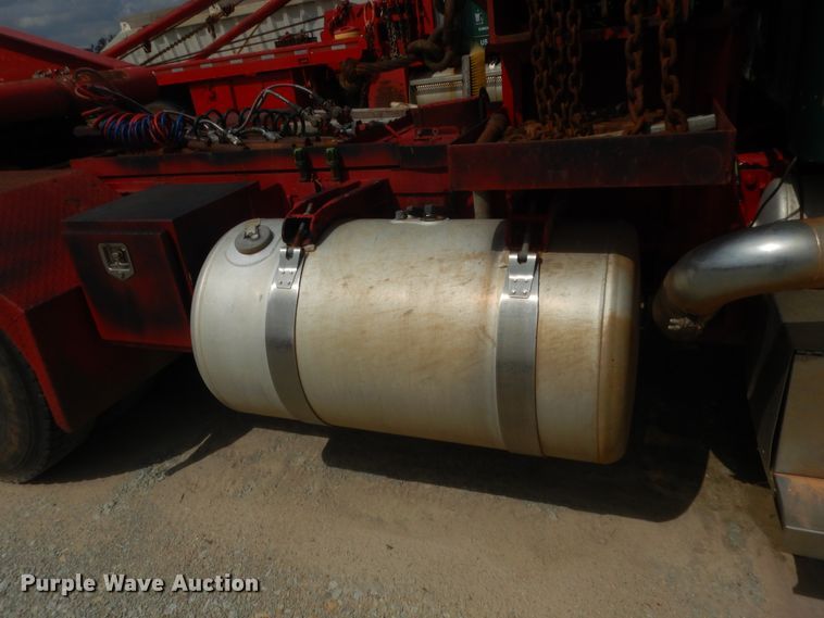 image for item HJ9379 2001 Peterbilt 378  semi truck