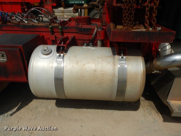 image for item HJ9379 2001 Peterbilt 378  semi truck