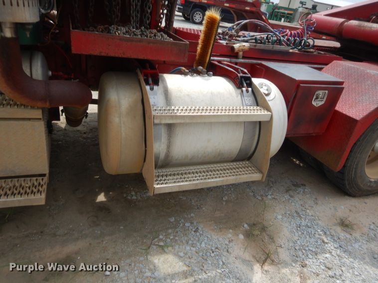 image for item HJ9379 2001 Peterbilt 378  semi truck