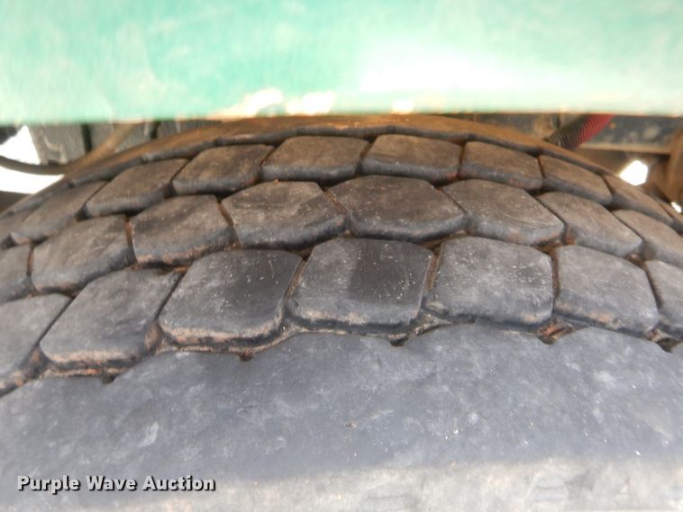 image for item HJ9379 2001 Peterbilt 378  semi truck