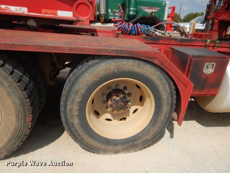 image for item HJ9379 2001 Peterbilt 378  semi truck