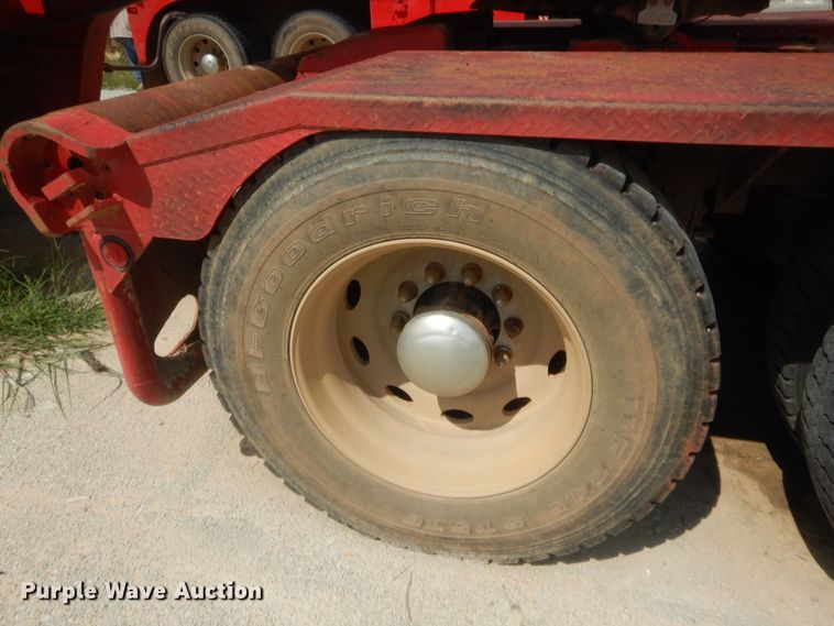 image for item HJ9379 2001 Peterbilt 378  semi truck