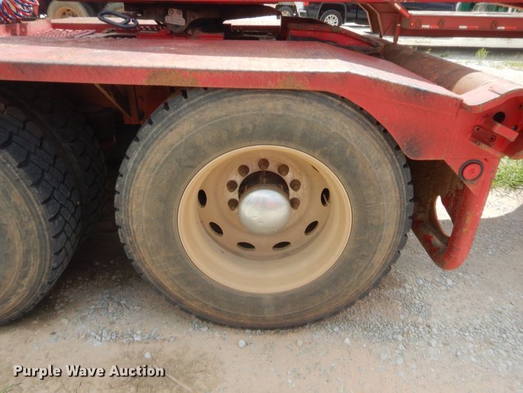 image for item HJ9379 2001 Peterbilt 378  semi truck