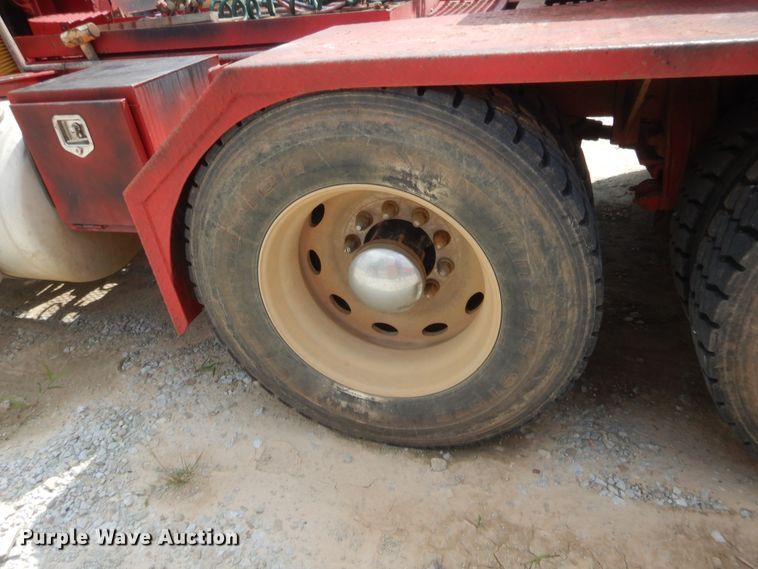 image for item HJ9379 2001 Peterbilt 378  semi truck