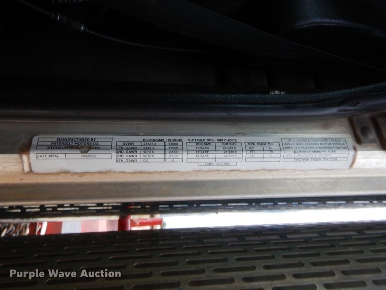 image for item HJ9379 2001 Peterbilt 378  semi truck