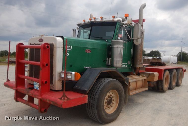 image for item HJ9380 2002 Peterbilt 357  semi truck