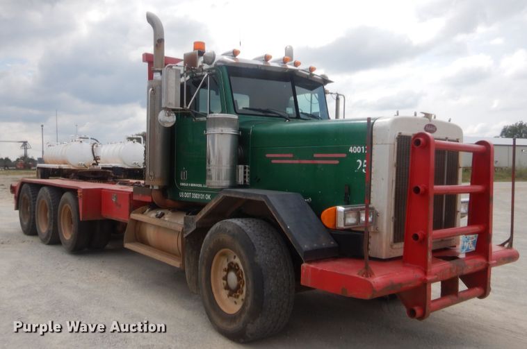 image for item HJ9380 2002 Peterbilt 357  semi truck