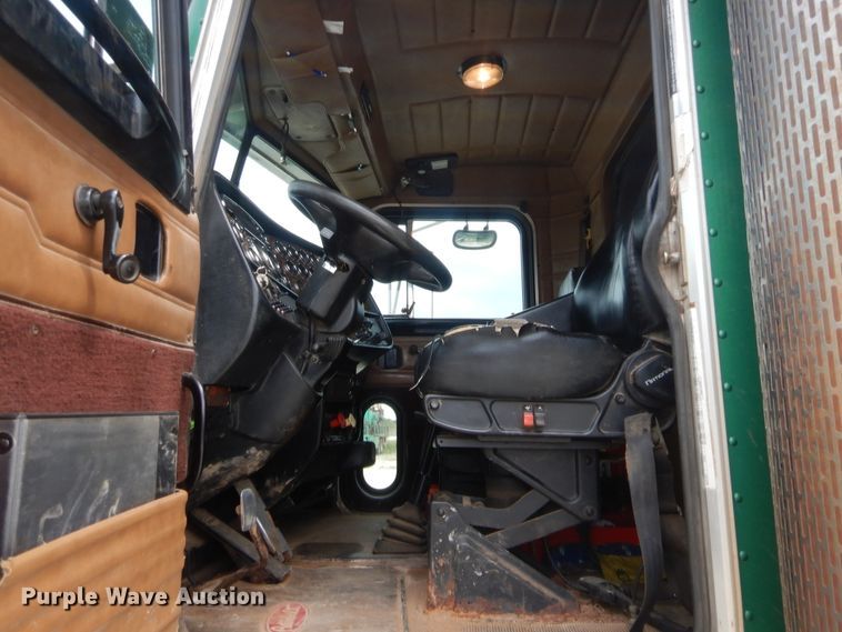 image for item HJ9380 2002 Peterbilt 357  semi truck