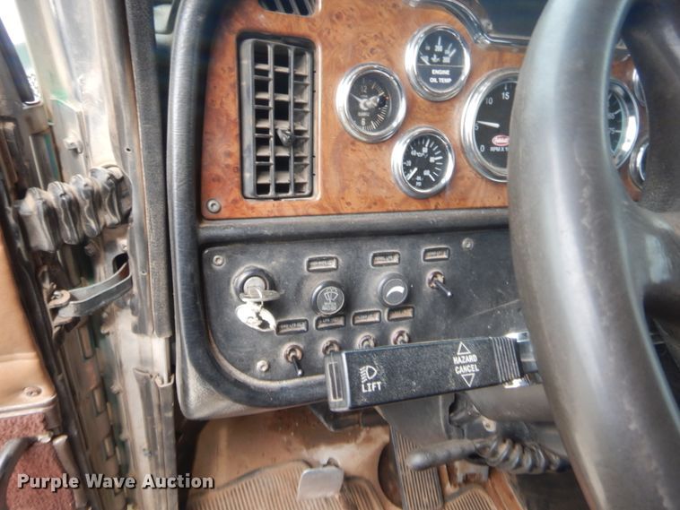 image for item HJ9380 2002 Peterbilt 357  semi truck