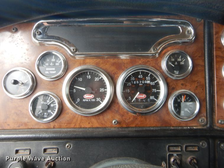 image for item HJ9380 2002 Peterbilt 357  semi truck