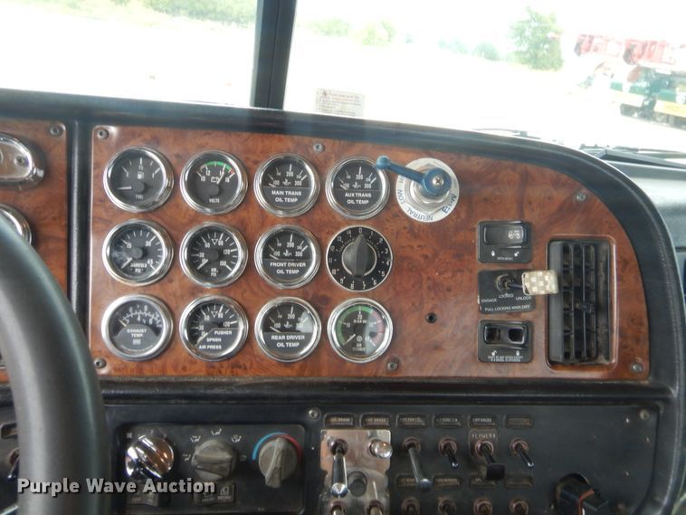 image for item HJ9380 2002 Peterbilt 357  semi truck