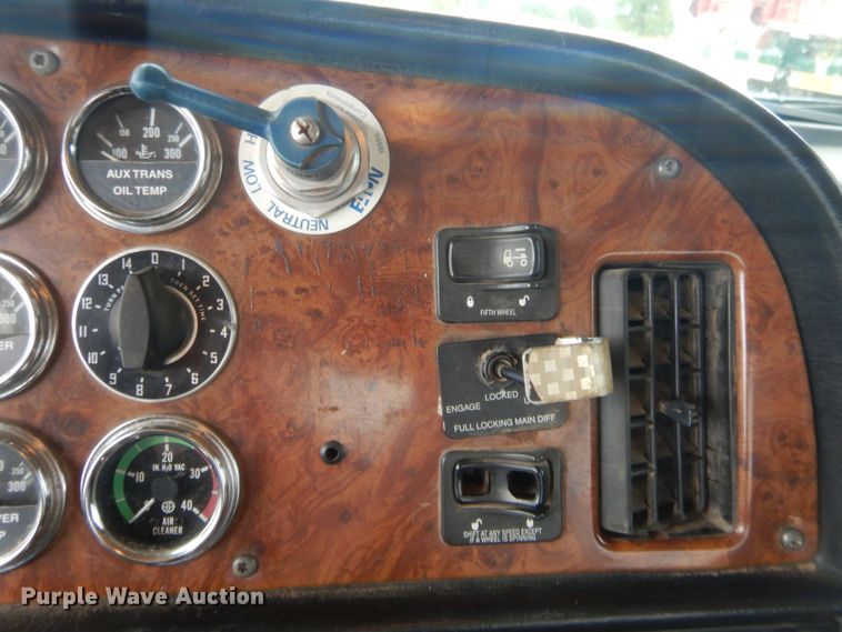 image for item HJ9380 2002 Peterbilt 357  semi truck