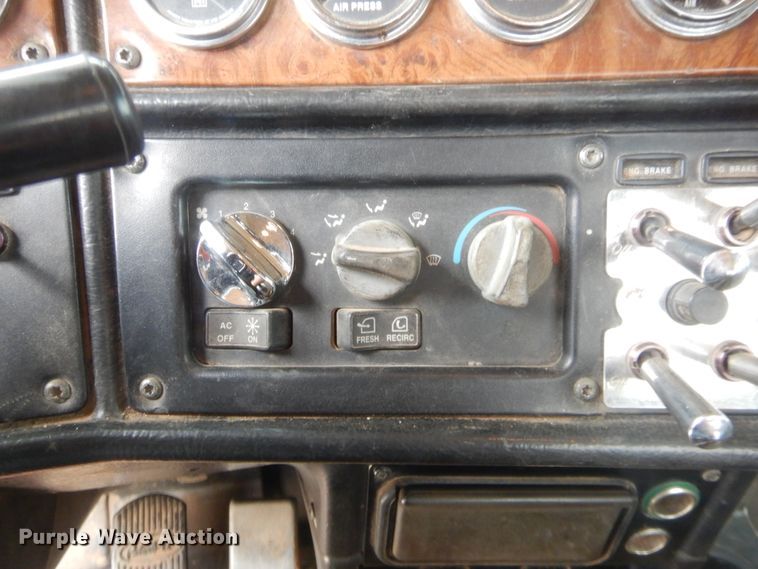 image for item HJ9380 2002 Peterbilt 357  semi truck