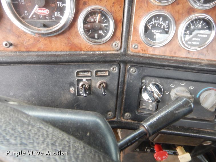 image for item HJ9380 2002 Peterbilt 357  semi truck