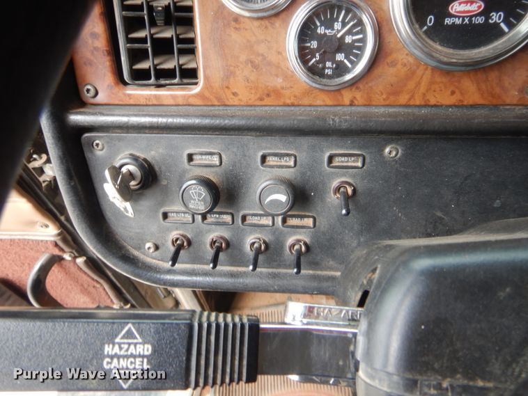 image for item HJ9380 2002 Peterbilt 357  semi truck