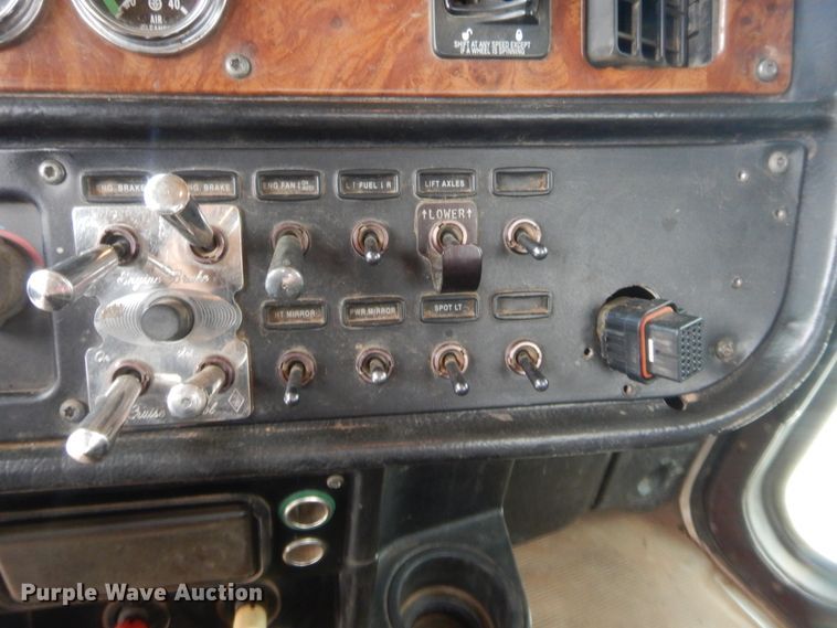 image for item HJ9380 2002 Peterbilt 357  semi truck