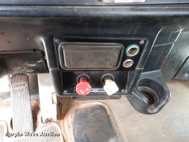 image for item HJ9380 2002 Peterbilt 357  semi truck